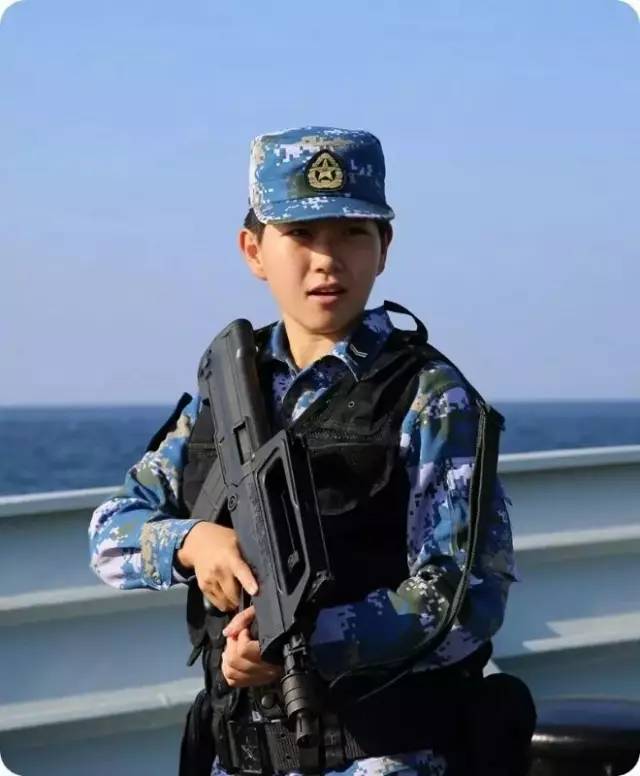 去亚丁湾护航的北大美女学霸退伍了,她做的这
