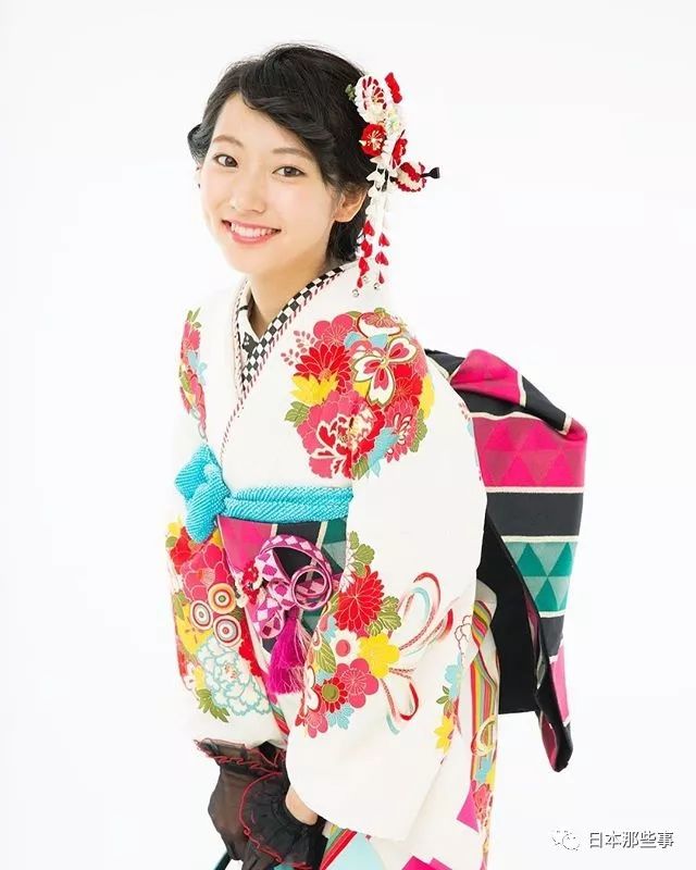 藤田Nicole（1998年2月20日），《ViVi》专属模特，这张和服照超可爱了！
