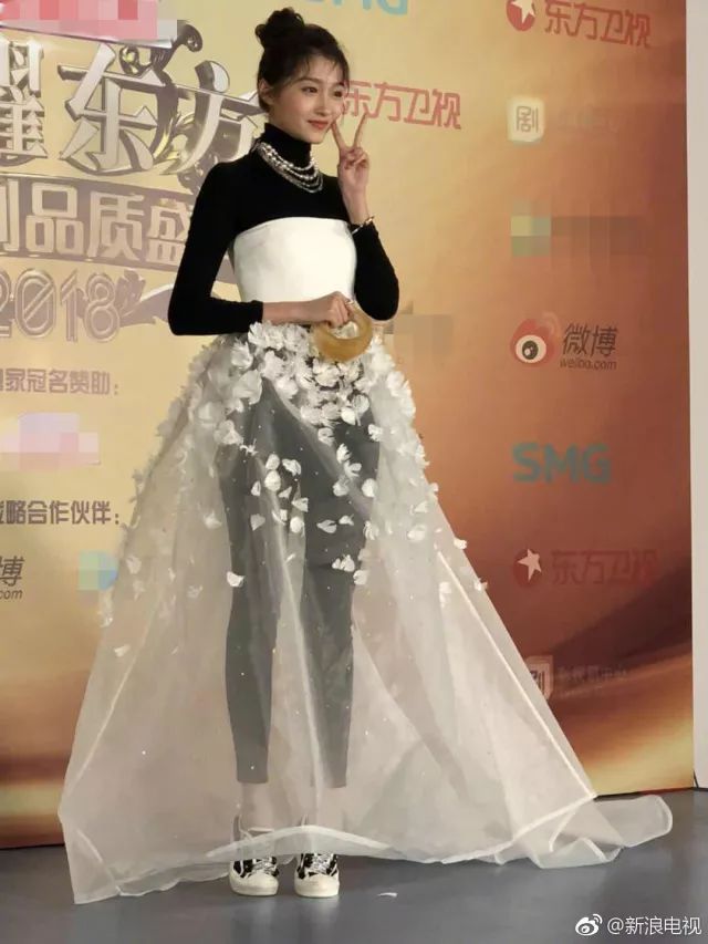 关晓彤和陈志朋,中国时尚圈的两座高峰啊!