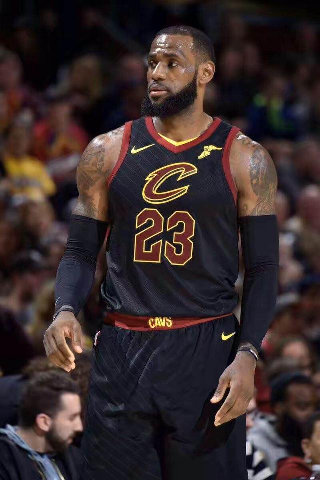骑士三连败,媒体似乎把矛头指向了当家球星詹姆斯!