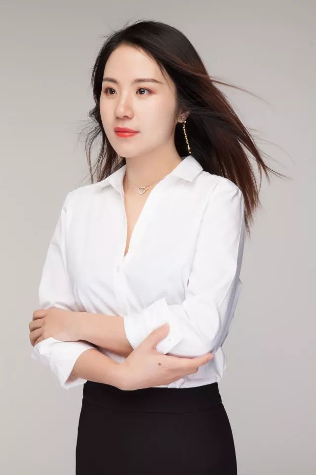 她是宁波85后美女董事长从小吃苦创业初搬垃圾刷马桶亲力亲为