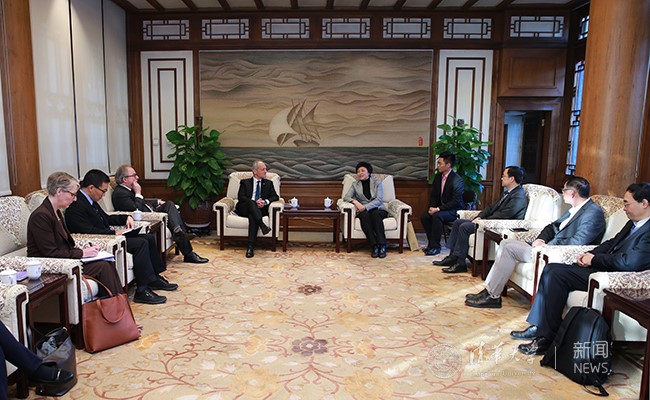 陈旭会见加拿大多伦多大学校长梅瑞克·格特勒