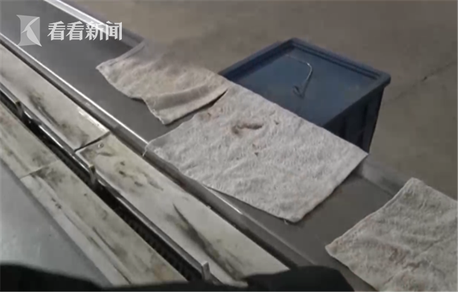 布油腻发黑 这样的塑封餐具你还敢用吗?|餐饮具