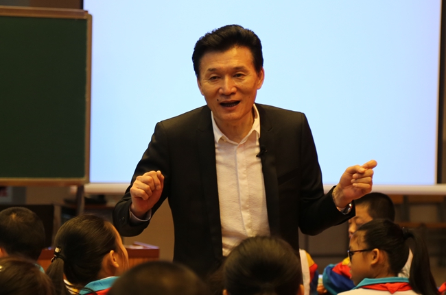 为改变语文假大空走上讲台,王旭明说把成功当