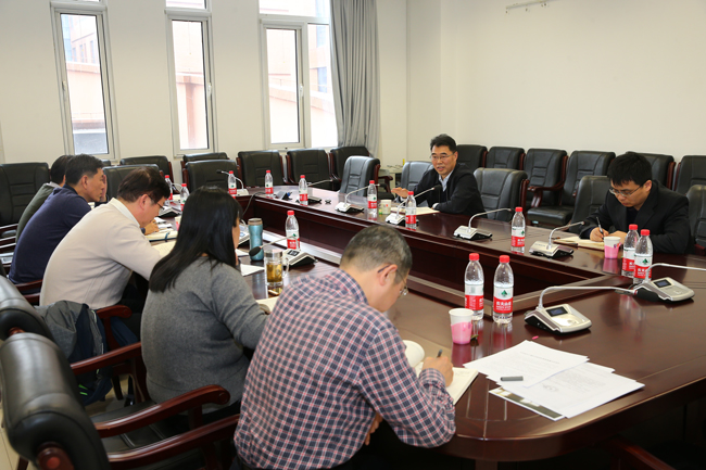 校领导检查新学期开学工作