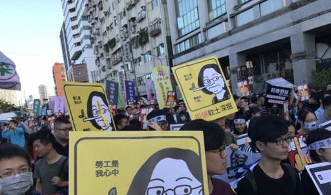 民进党民代开会看电影 还呛声:不想听国民党念经