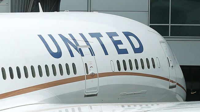 乘客用粪便涂污厕所 美联航赴港航班被迫中途