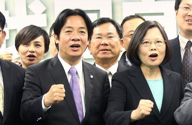 台湾地区领导人蔡英文与“行政院长”赖清德(图片来源:“中时电子报”)