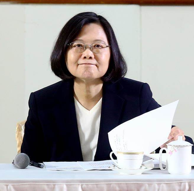 台湾地区领导人蔡英文民调大幅下降(图片来源:“中时电子报”)