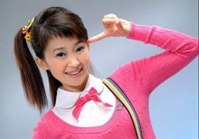 鞠萍近照素颜温婉 丈夫待继子视如己出儿媳超漂亮