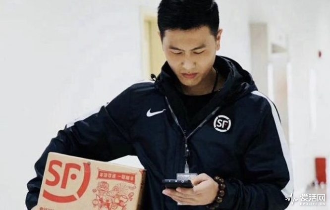 比对手提高一个档次 顺丰员工全员标配耐克