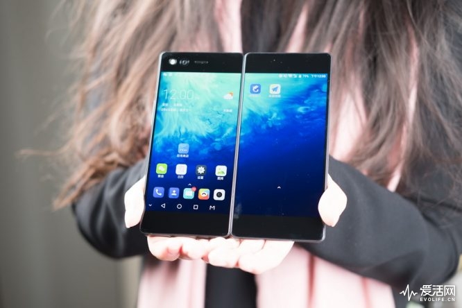 玩转中兴天机Axon M双屏设计 答题抢红包都有
