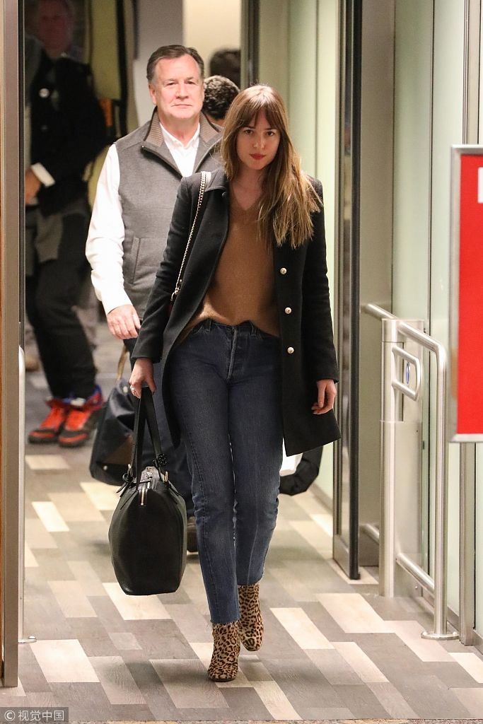 DakotaJohnson,johnsoncontrols 达科塔·约翰逊(dakota johnson)干练.