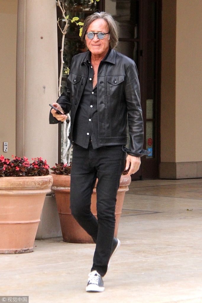 穆罕默德·哈迪德(mohamed hadid)打扮时髦.