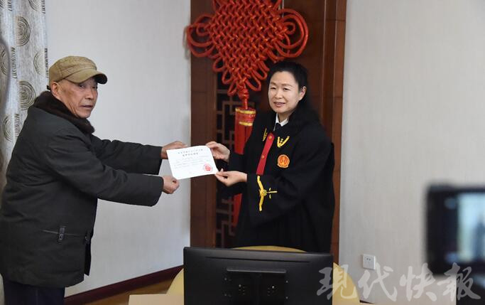 为照顾妹妹哥哥申请做监护人,法院首发监护权