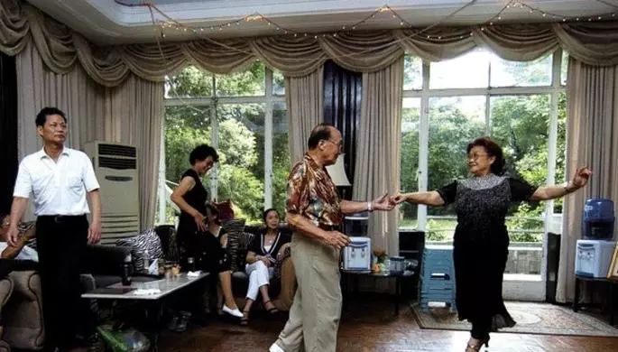 首度开放!长远不见,进去切杯咖啡?|花园|门窗|建筑