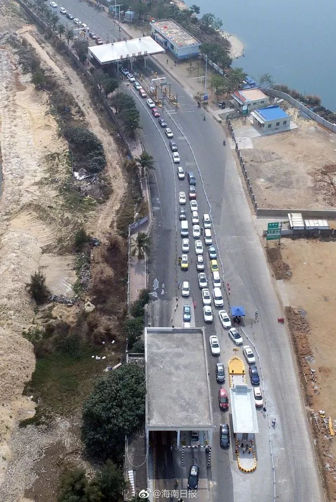 上万辆车滞留海口,海口-广州机票1万\/张!网友却