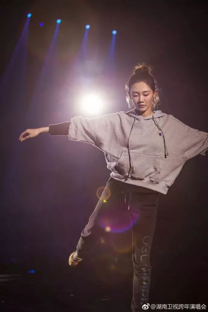 遥控器已瑟瑟发抖!今晚8台抖腿跨年晚会亮点都