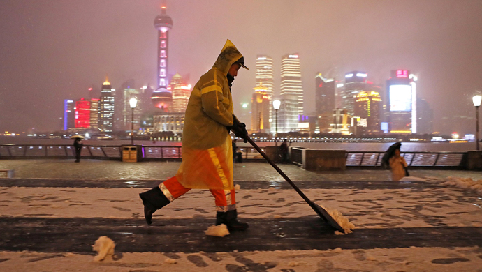人大代表点赞上海冰雪天气城市应对:"天气虽冷，大伙的心里都是暖的"|应急人员|防范应对|融雪剂_新浪新闻