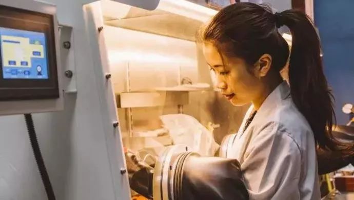 同样是90后,已经有人当上985院校的副院长了