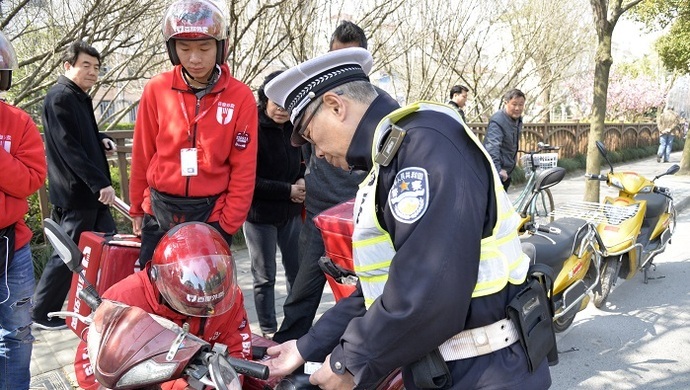 上海交警发布2017年快递外卖行业交通事故117起:9人身亡,饿了么