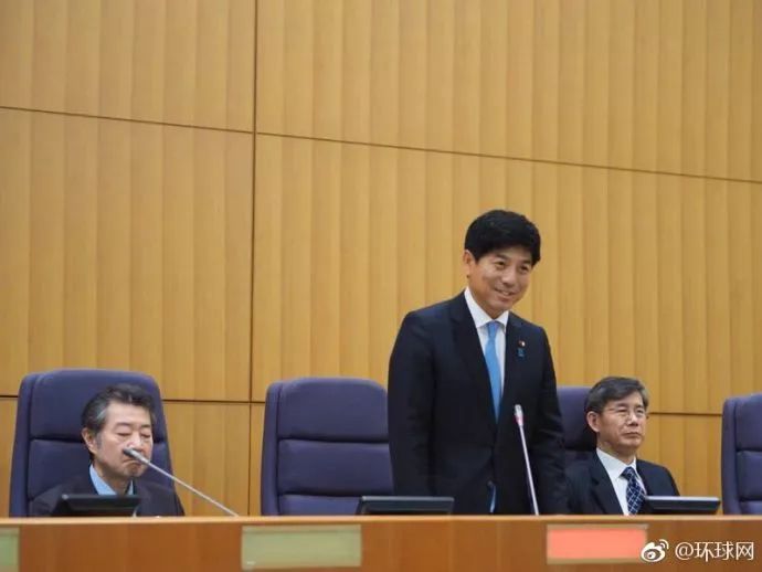 日本外务副大臣中根一幸