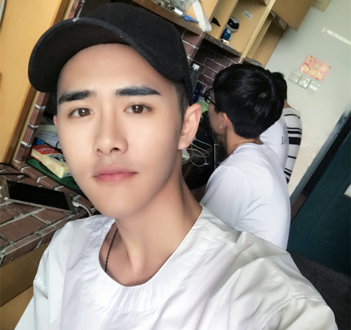 被抖音这几位帅气小哥哥刷屏了,微博啥的全帮