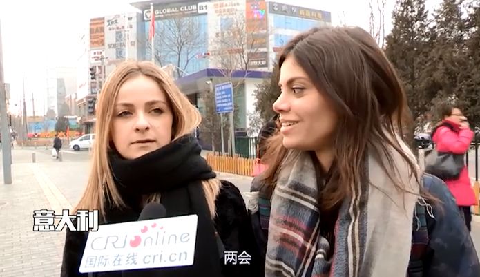 歪果仁多了解两会?我们在街上随便问了几个老