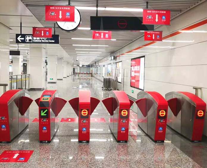 杭州地铁开始支持刷银联云闪付或支付宝过闸机