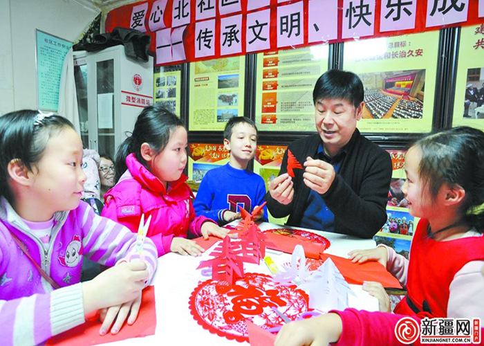 年味浓--迎新春 学剪纸