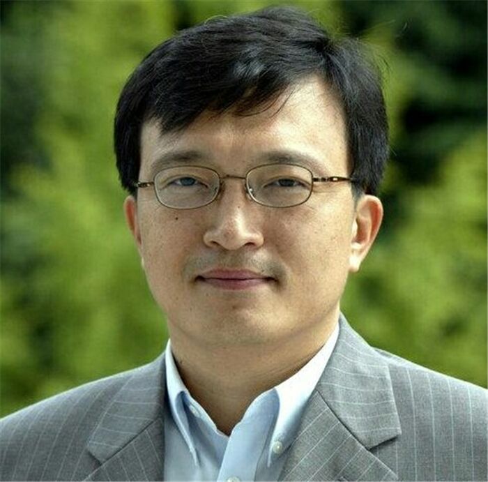 老总干秘书_老总办公室大战小秘书(3)