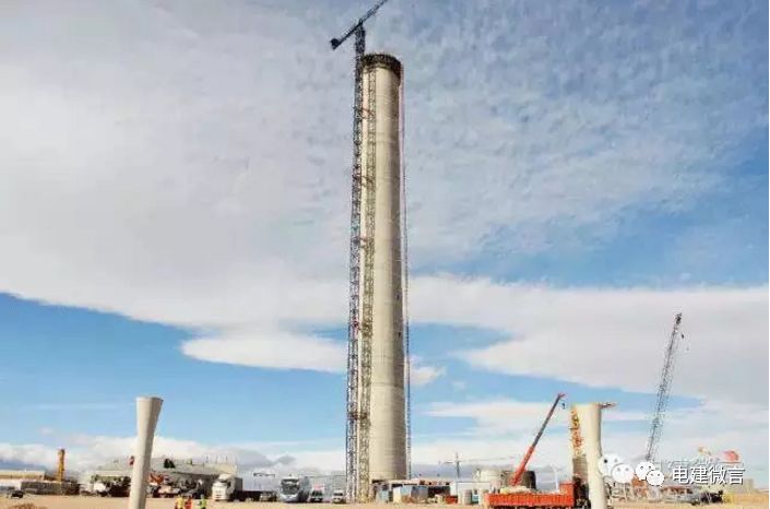 ▲三期项目建设中的全球最高的光热塔也是“电建制造”。