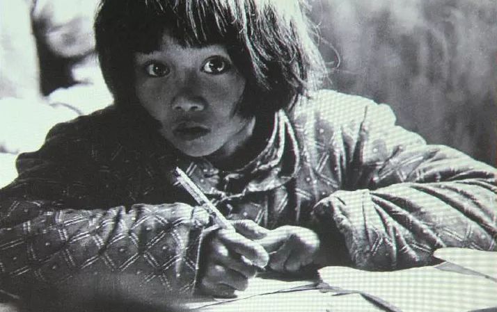 不光大眼睛女孩,他用相机还改变了553万孩子