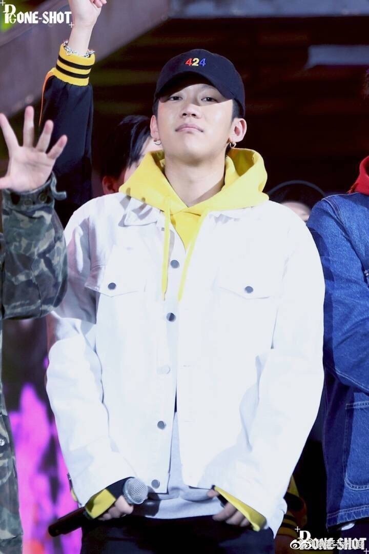 PG ONE回应与李小璐同宿事件:当他俩是哥哥