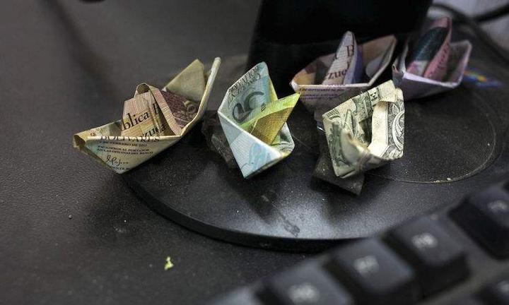 通货膨胀率飙升到13000% 委内瑞拉路在何方?