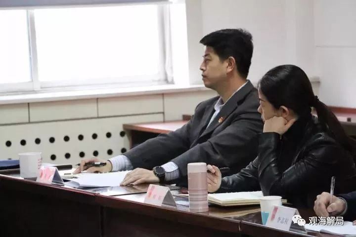 (黄巍[左])