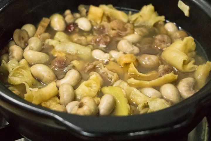 [花胶鸡子牛鞭火锅] 店家在原来鸡子牛鞭火锅的基础上进行了升级,把素