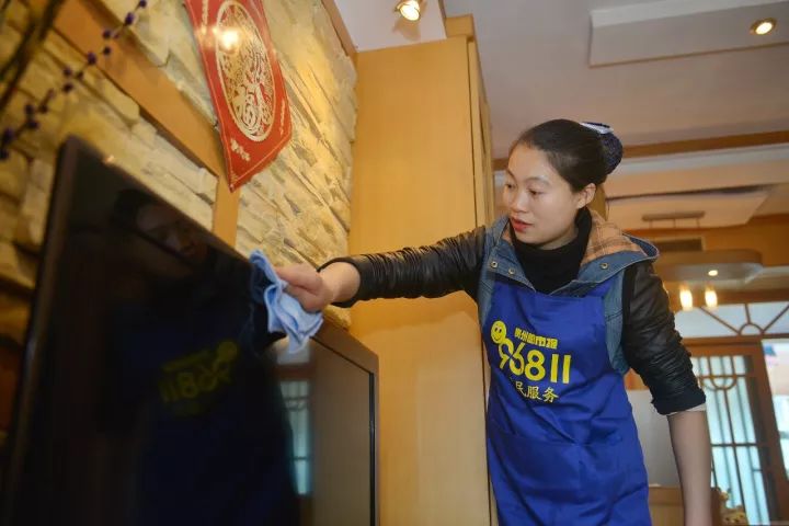 这样帮妈妈拍照,又年轻又好看