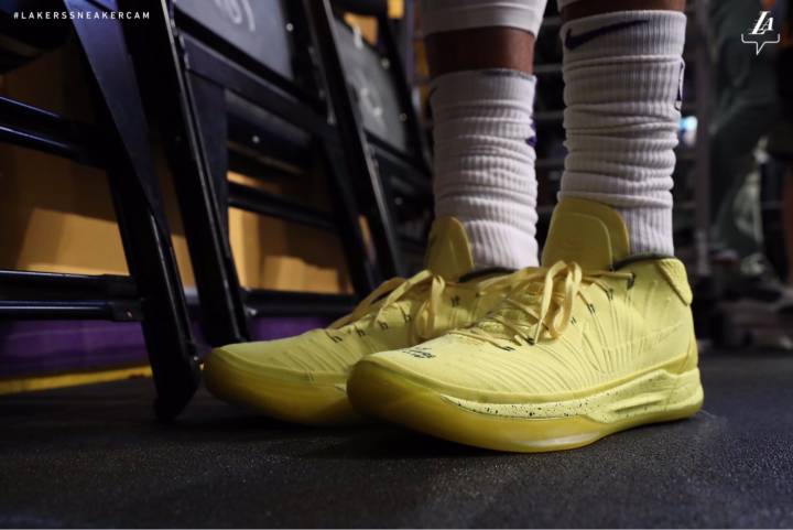 足鞋猜成语是什么成语_今日NBA赛场球鞋上脚集锦,看鞋猜人开始(2)