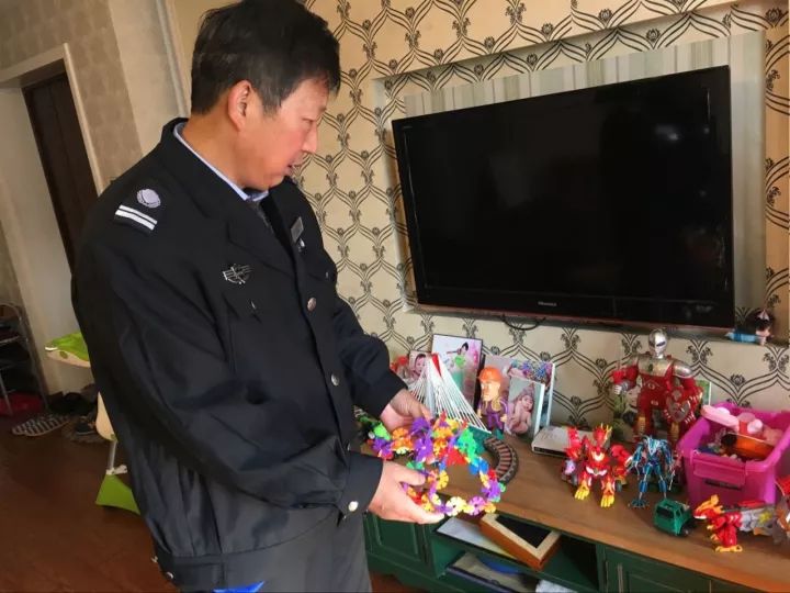 心痛!外公见义勇为抓小偷,2岁幼孙却被偷车贼