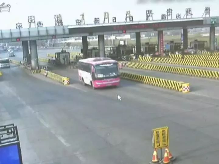 小男孩狂犬病发作学狗叫,只能绑住在家养?速看