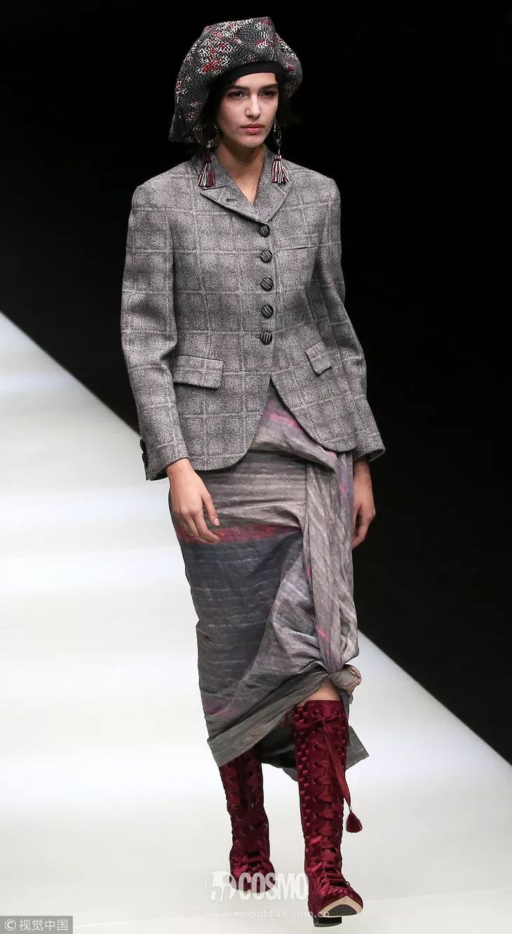 giorgio armani 2018秋冬系列 不对称 为了在女士通勤服装上寻求突破