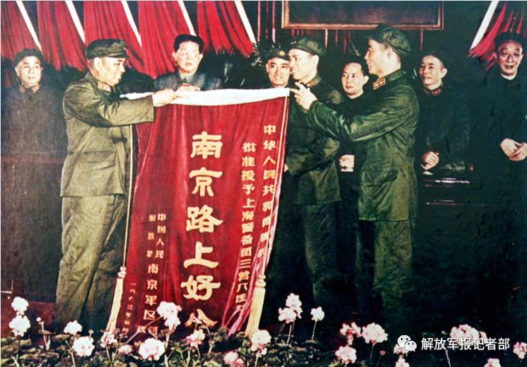 南京路上好八连走进新时代:从霓虹哨兵到