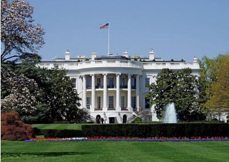 美国政府停摆首日,除了僵局还有相互指责