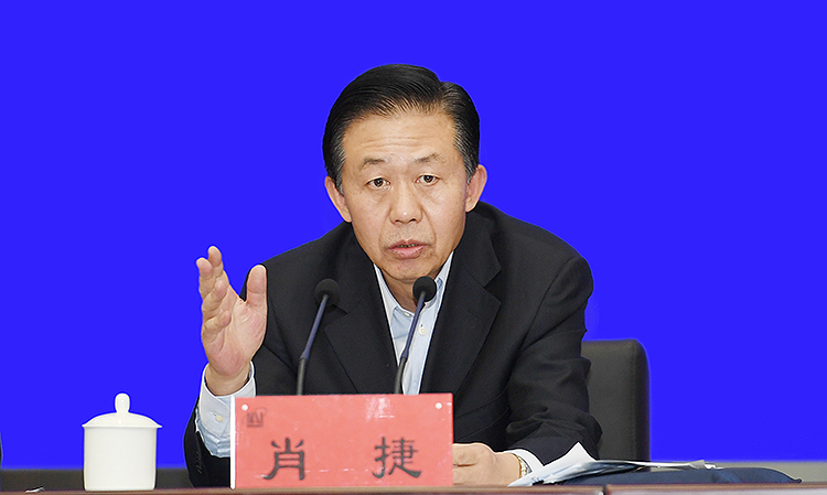 2017年12月27日至28日，全国财政工作会议在北京召开，财政部部长肖捷主持会议并作工作报告（图片来源：财政部网站）