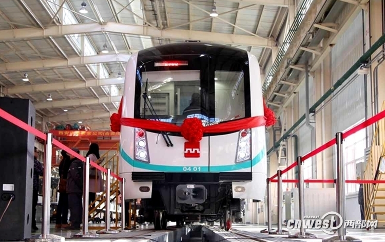 由中车长客股份公司研发的西安地铁4号线首列车辆成功交付。
