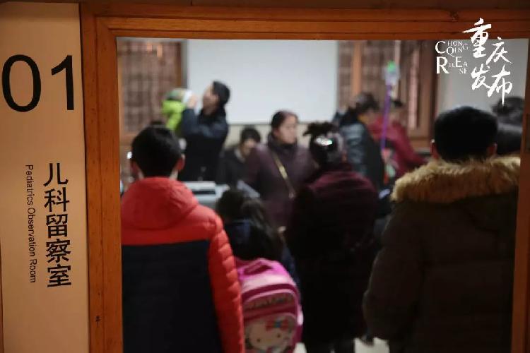 心疼!九龙坡儿科医生累倒在诊室,其实背后是…