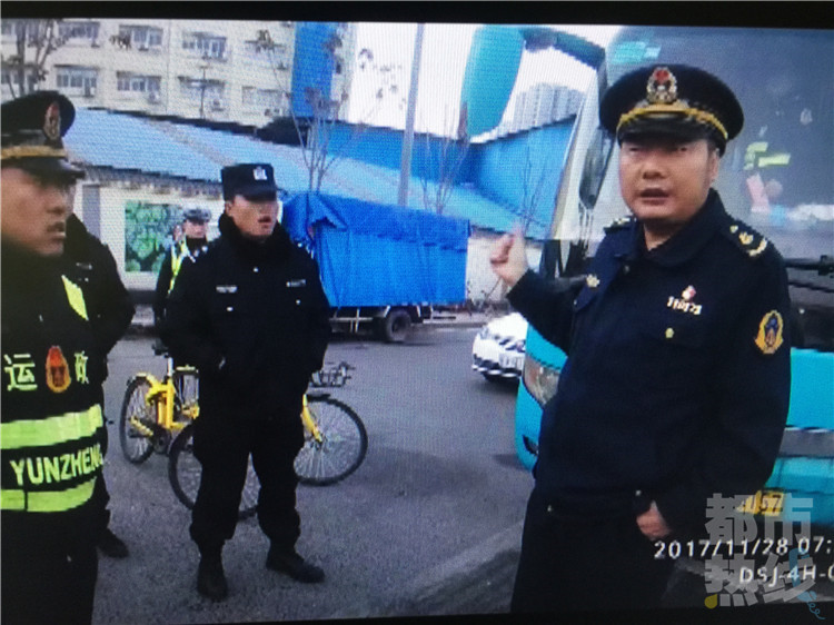 西安一单位租车通勤,谁料竟租到“黑大巴”。