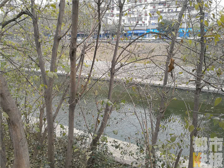 西安朝陽門外護城河內發現女尸，警方已介入調查。