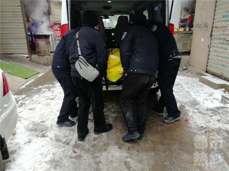 男子在出租屋內(nèi)半裸死亡，本已退房卻又蹊蹺返回。